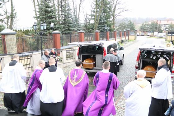 Pogrzeb księży Franciszka i Stefana (05).JPG